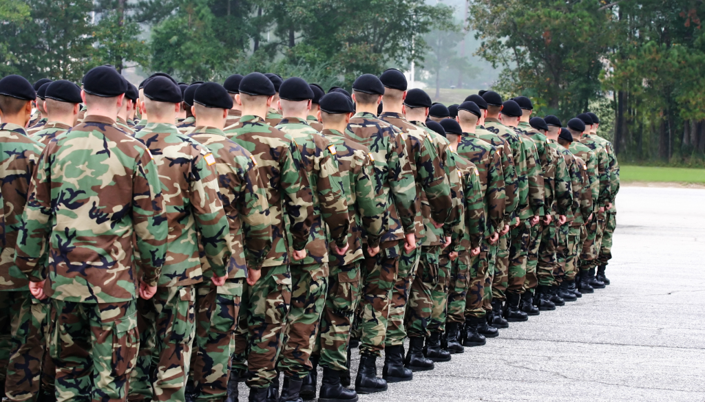 الرتب العسكرية نظام هرمي يحدد التسلسل القيادي داخل الجيش، من جندي إلى مشير. تعرف على دور كل رتبة ومسؤولياتها في القوات المسلحة.